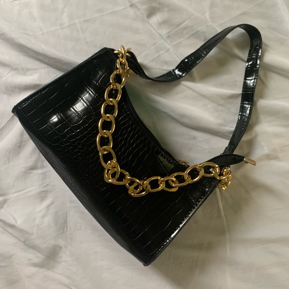 ‼️SOLD‼️ Black with gold chain leather l purse